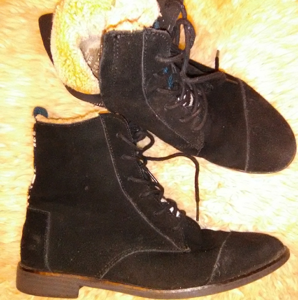 Tom's booties